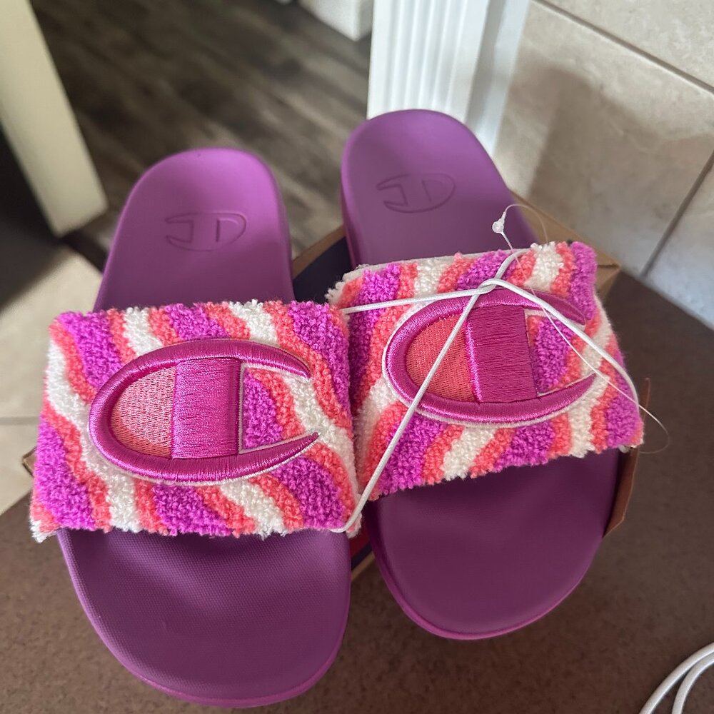 Champion squish slides size 6 NIB